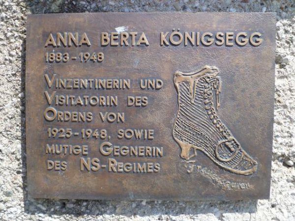 Gedenktafel für Schwester Anna Bertha Königsegg im Salzachgäßchen 3 in Salzburg